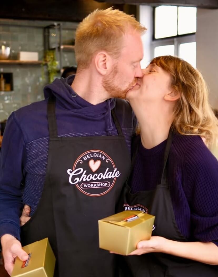 happy couple kissing at the chocolate workshop in ghent